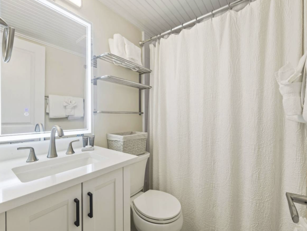 Classic Isle of Palms Bungalow 2 blocks to the beach with private pool